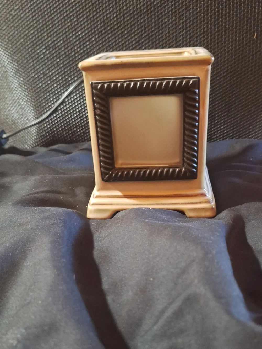 Scentsy Brown Ceramic Accent Warmer with Black Trim
